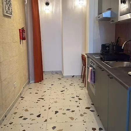 Grand Terrace 4 *